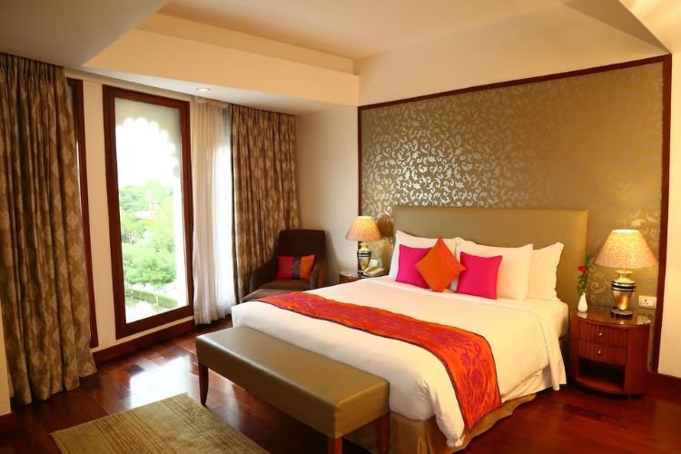 Deluxe Room, Pool / Garden View