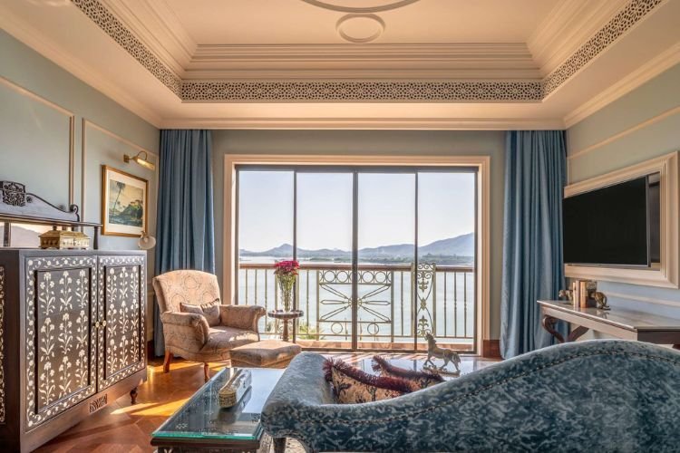 Lakeshore Signature Room – photo 2